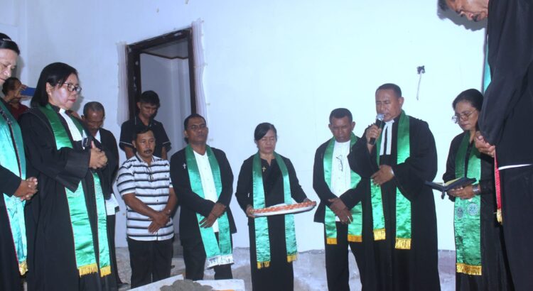 Batu Penjuru Mimbar Gereja Anugerah Jemaat Syaloom Diletakkan